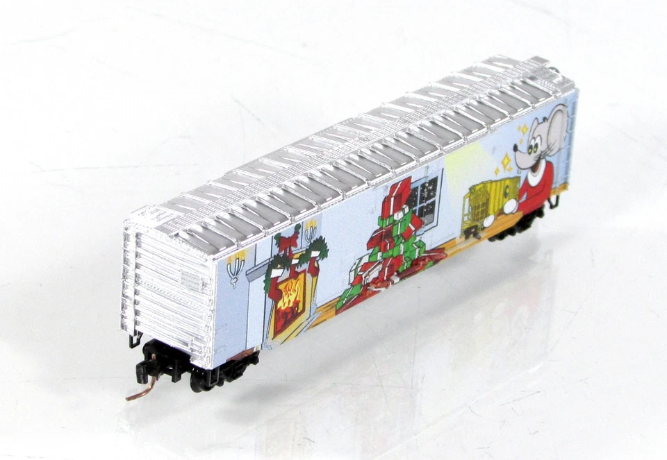 Z Scale ***MERRY CHRISTMAS*** Micro Mouse Box Car 2021 --- Micro Trains 50700710 - Image 4 of 4