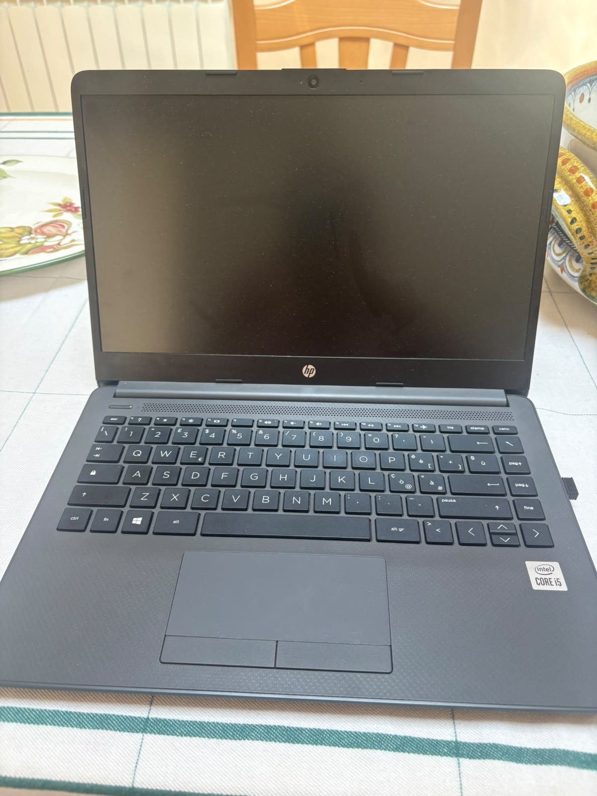Notebook HP 240 G8 14 pollici - windows 11 - intel Core I5 + 256 GB + 8GB