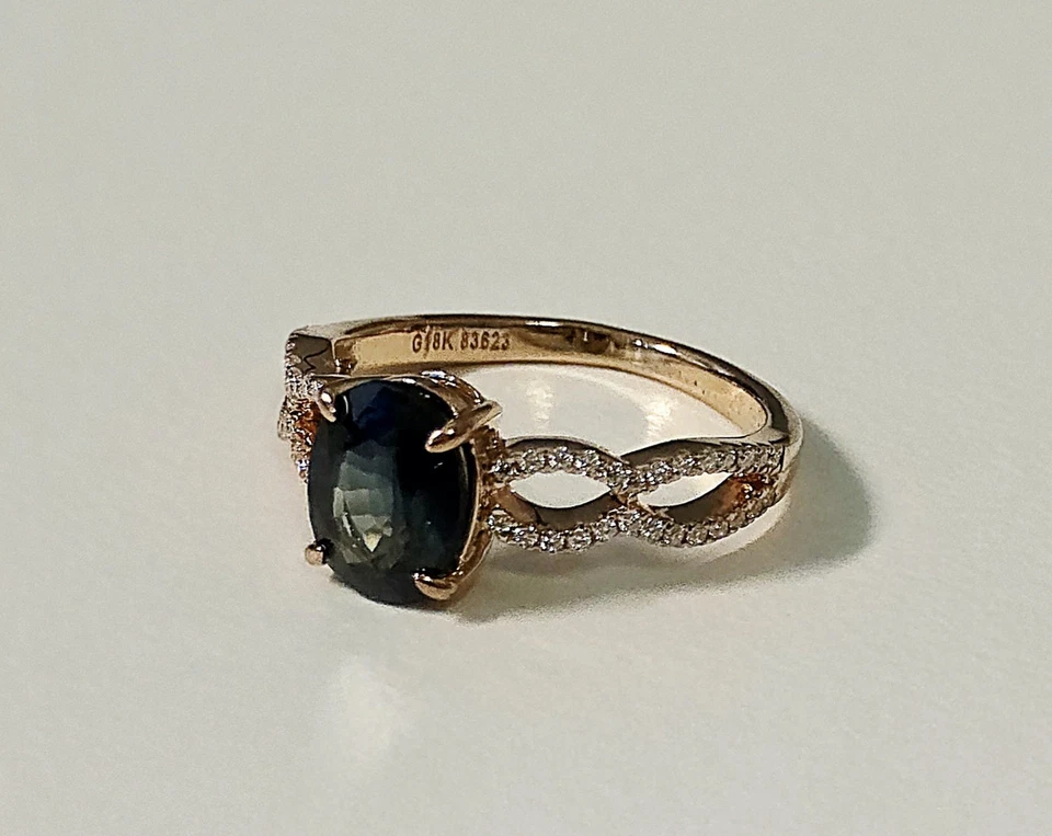Anillo de compromiso fino de oro rosa de 18 quilates de diamantes con zafiro azul de 1,35 quilates talla 4,5 Foto 4 de 4
