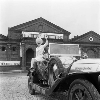 Barbara Windsor opens the Birmingham Evening Mail Ideal Home Exhib- Old Photo 2
