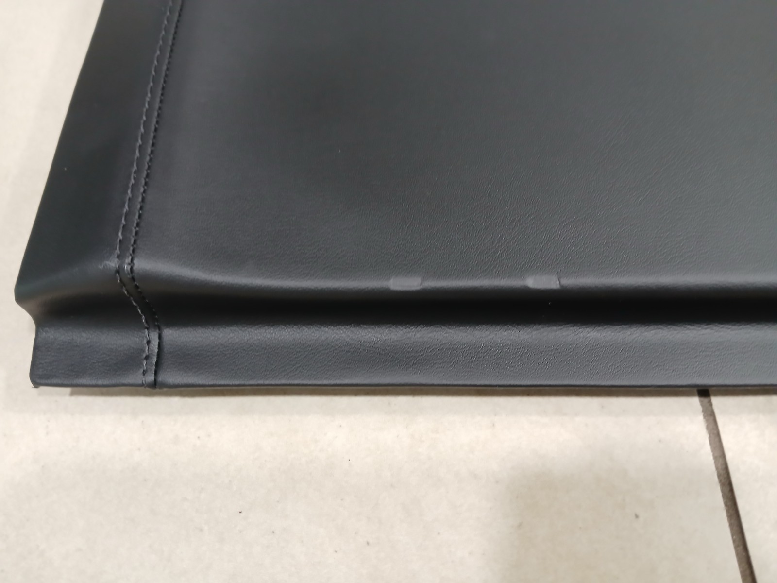 ASTON MARTIN DBX REAR PARCEL SHELF/PACKAGE TRAY ASSEMBLY - MY83-46668-AEW