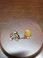 Pin de solapa de hamburguesa McDonald's vintage con carro de hamburguesas