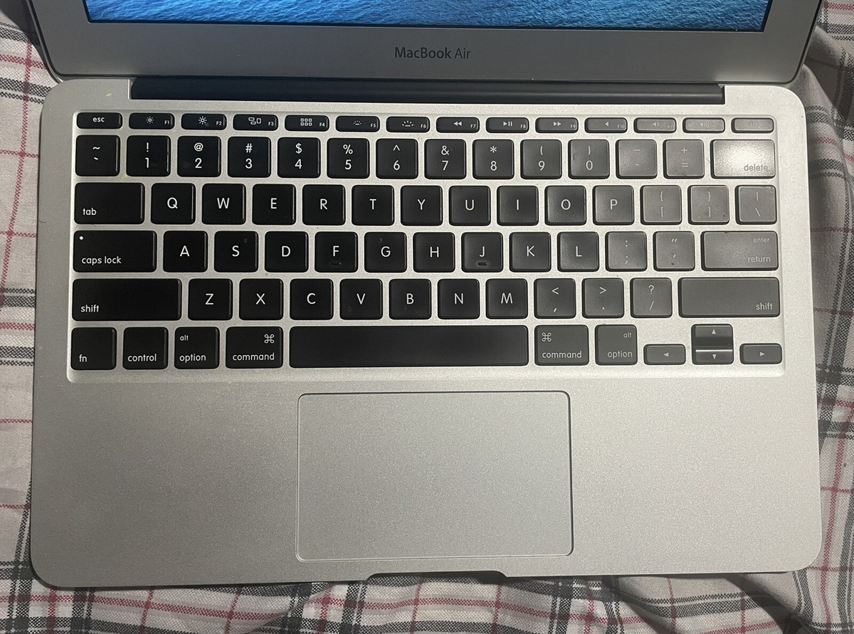 中古のMacBook airモデルA1465(2012年) Apple MacBook Air A1465 11.6