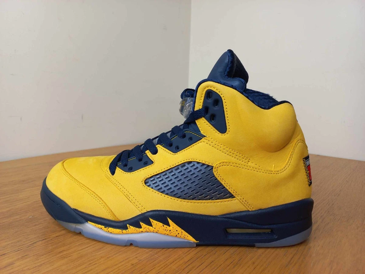 Michigan jordan shop basketball shoes