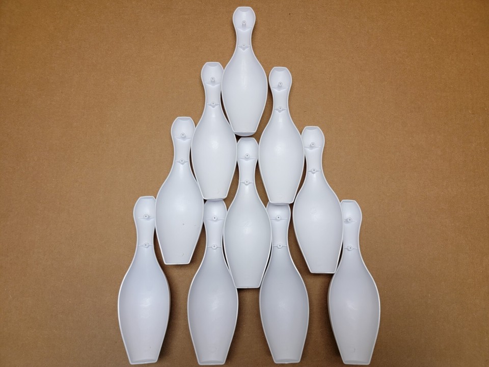 NEW United Ball Bowler/Bowling Machine Set of 10 Plastic Bowling Pins