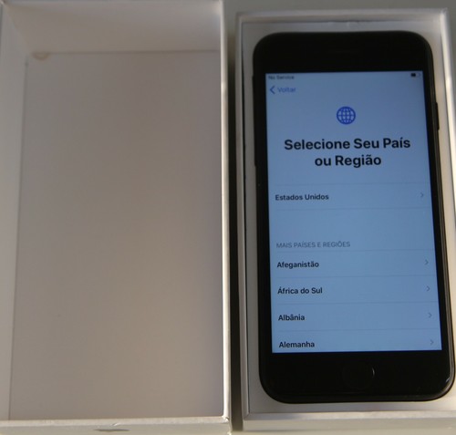 Apple iphone 7 128 gb black in good working condition thumbnail 2