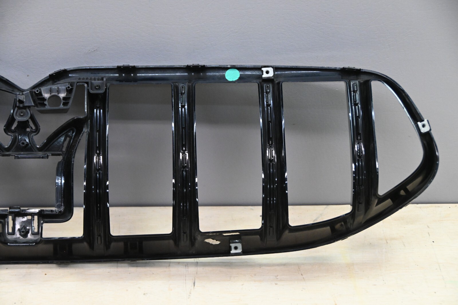 2023 2024 Maserati Grecale Upper Radiator Grille 670170829 OEM 23 24