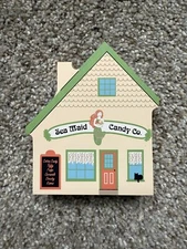 VTG The Cats Meow Village “Sea Maid Candy Co.” BAREFOOT SHORES Shelf Sitter