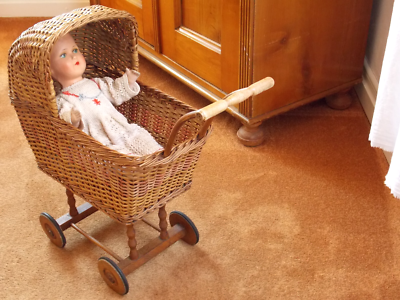 uralte Puppe H 50 cm und Korb Geflecht Puppenwagen antik | eBay.de