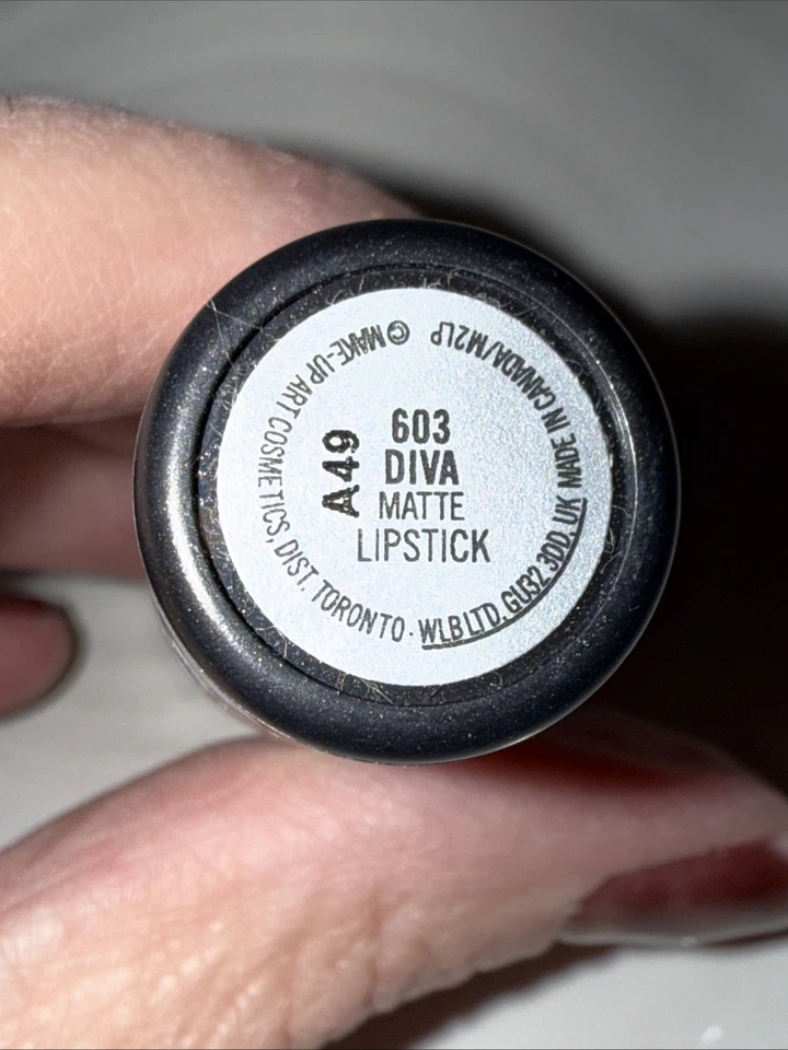 Lápiz labial MAC MACXIMAL # 603 DIVA Retro Matte Rouge A Levres 0,12 oz/3,5 g Foto 4 de 4