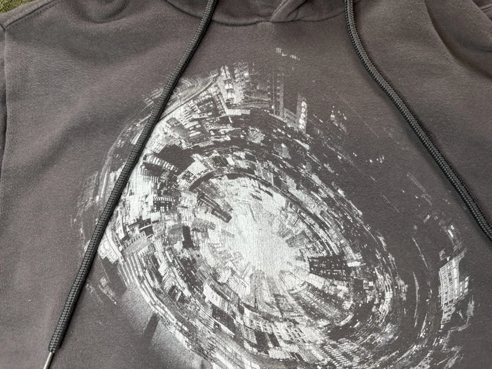 Sudadera con Capucha Y2K Forever 21 De Colección Para Hombre Gris Mediana Twisted City Preppy Foto 4 de 4