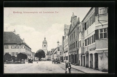 AK Erding, Blick auf den Schrannenplatz mit Landshuter Tor, Geschäfte 