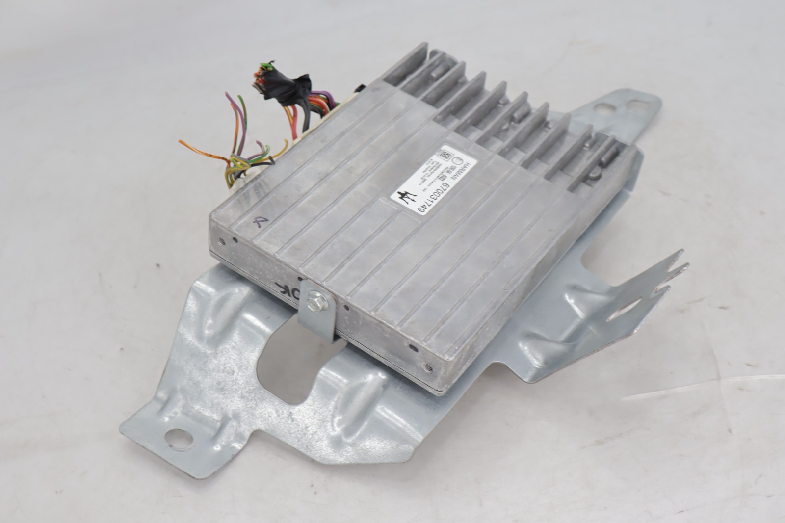 2014-2017 MASERATI QUATTROPORTE AUDIO SOUND AMP AMPLIFIER HARMAN W/ BRACKET OEM