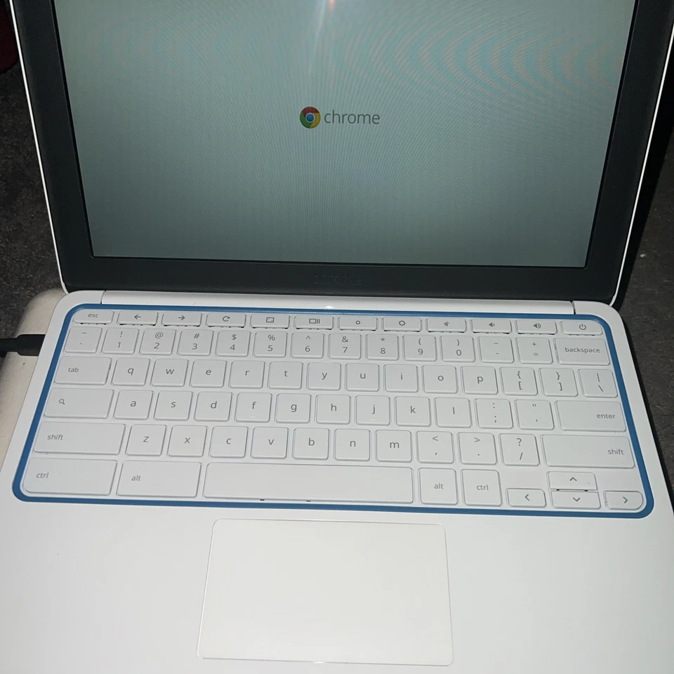 HP Chromebook 11 11.6in. (16GB, Samsung Exynos 5 Dual, 1.7GHz, 2GB) Chromebook - - Image 2 of 4