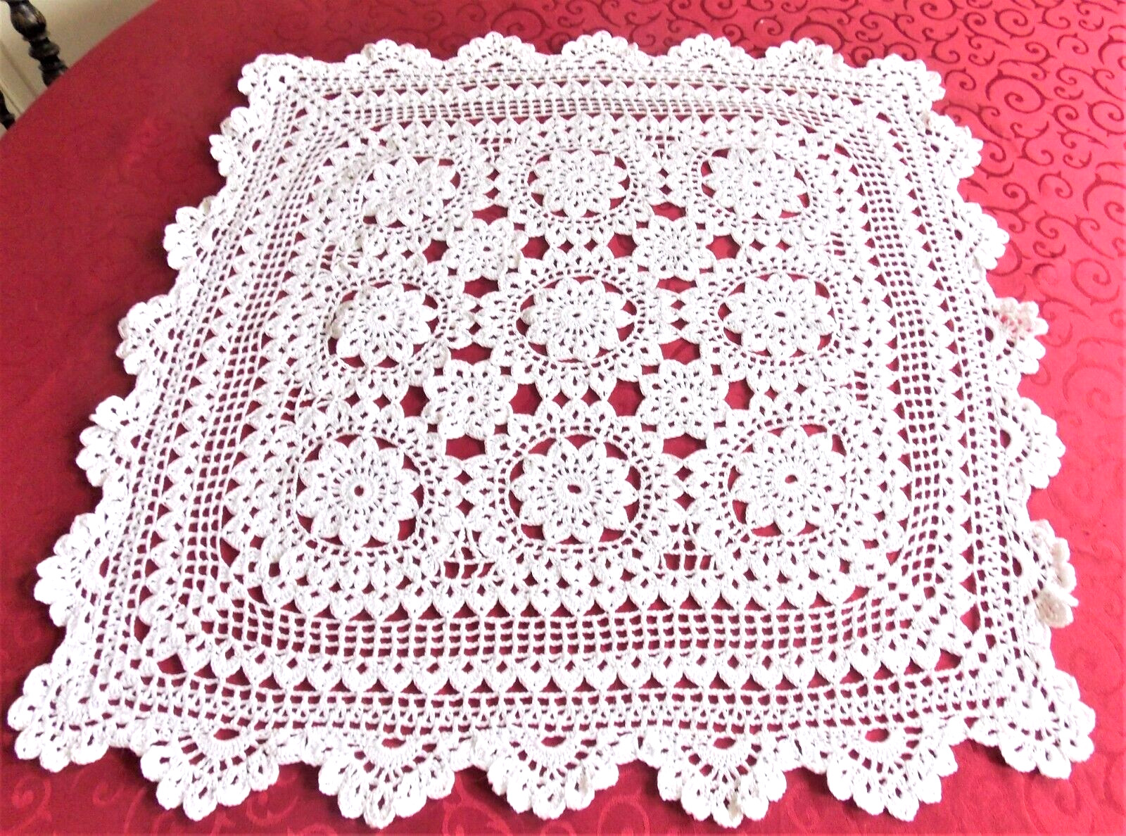 Surnappe Carre Blanc 60cm ideale pour embellir vos tables de fetes et brunchs en famille