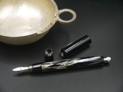 Visconti RINASCIMENTO CELLULOIDE 3 Limited Edition Fountain Pen with Diamond...!