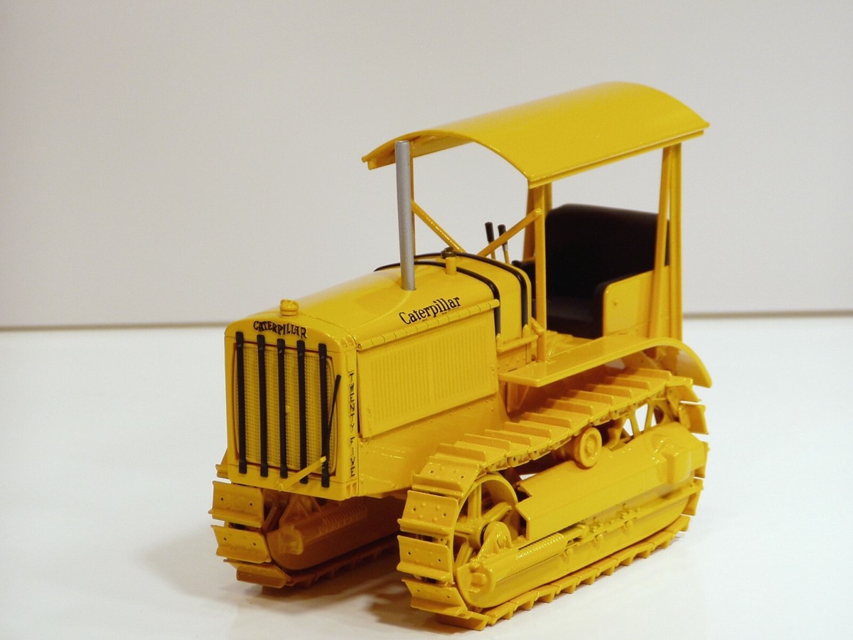 Caterpillar Twenty Five Crawler Tractor w/ Canopy 1/16 - Diecast Masters  #85530