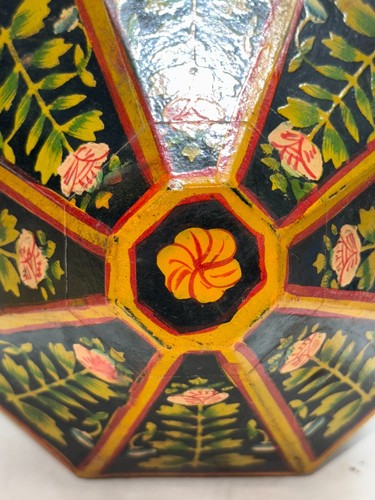 Antique Hand Painted Hinged Octagonal Wooden India Lock Box 5.5"T X 6.25"W - Picture 5 of 7