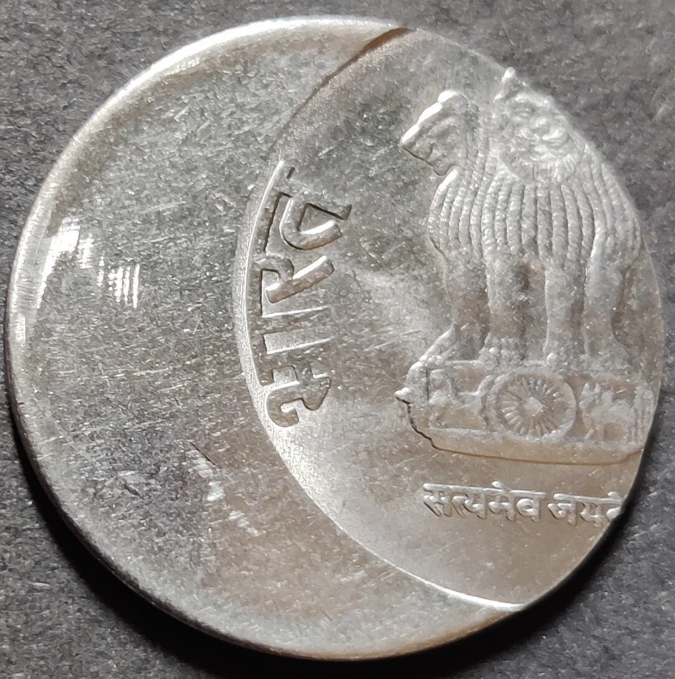 India Rs 2, UNC Error, 2012, Floral Pattern, Huge 'OFF CENTER' (A-8) - Image 2 of 2