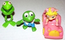 VINTAGE 1985 1 MISS PIGGY AND 2 KERMIT CHARACTERS. PVC. VERY GOOD CONDITION.