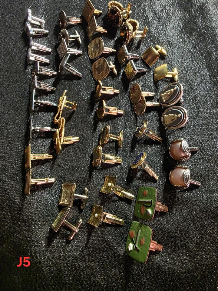 Lot Of 22 Men's Vintage Cufflinks  Mixed Brand And Styles Costume Jewelry - Image 3 of 3