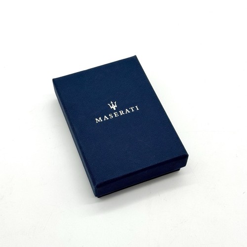 Maserati Round Emblem Keychain – Black & Silver Collectible in Box | Dealer Gift - Bild 6 von 6