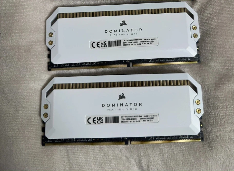 Memoria de escritorio CORSAIR Dominator Platinum RGB 16 GB 2x8 GB 288 pines PC RAM DDR4 3600 Foto 3 de 4