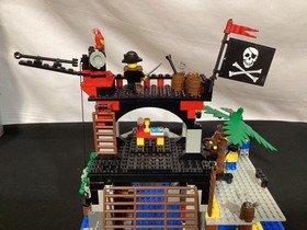 Lego Pirates 6279 Skull Island with Manual and 6 Mini Figs ( no box)