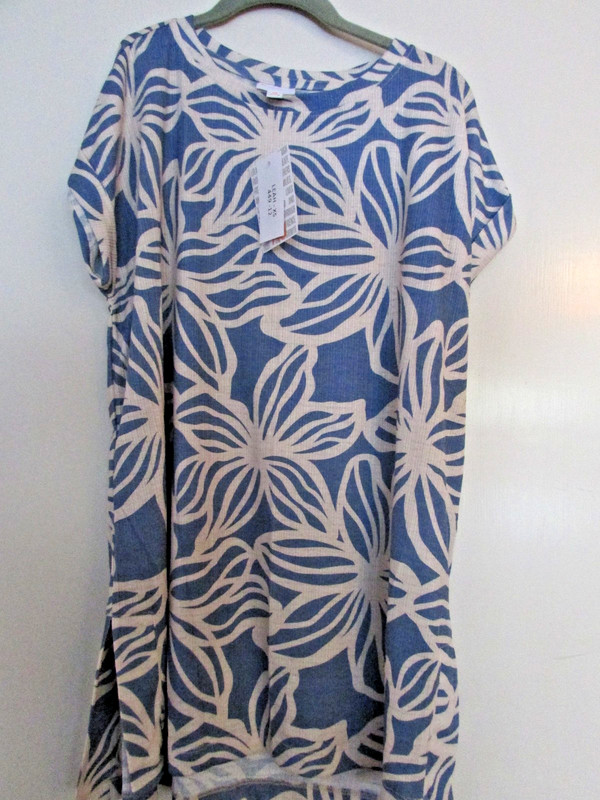 Lularoe Leah Top,NWT,Sz XS,Blue,tan