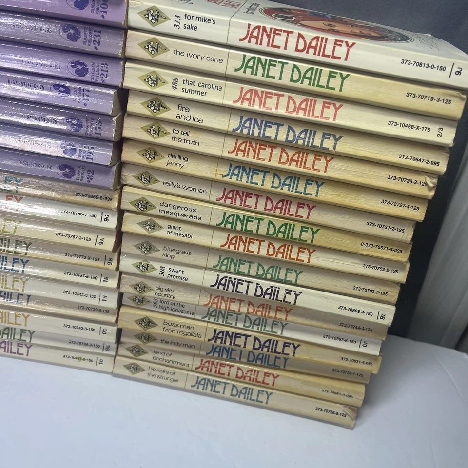 Vintage Harlequin Presents Romance Novels Lot Of 55 Books 1980s Janet Dailey Set Foto 4 de 4