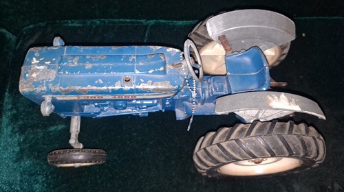 VTG • ERTL • Ford 4000 • Diecast Tractor • - Picture 2 of 6