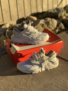 womens white nike huarache size 7