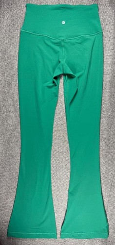 Nuevo sin etiquetas Pantalón Lululemon Align tiro alto mini acampanado regular en verde cascadia 6 - Imagen 2 de 7