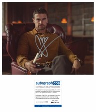 Theo James ”The Gentlemen” AUTOGRAPH ‘Eddie’  Signed  10x8 ACOA