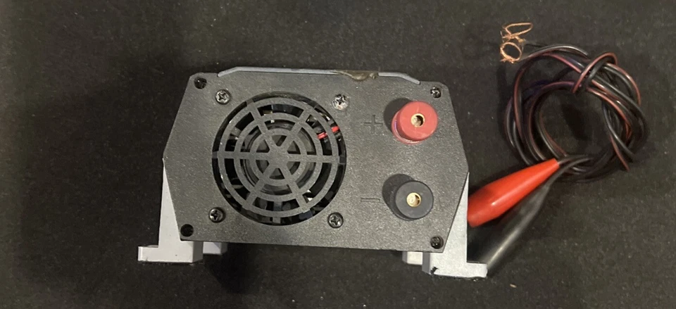 Inversor de potencia Cobra CPI 890 DC a CA con salida de potencia continua de 800 vatios Foto 4 de 4