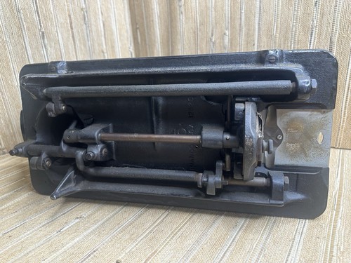 SINGER 15-91 Sewing Machine 1953 AL325641 Untested For Parts Repair No Returns - Picture 17 of 23