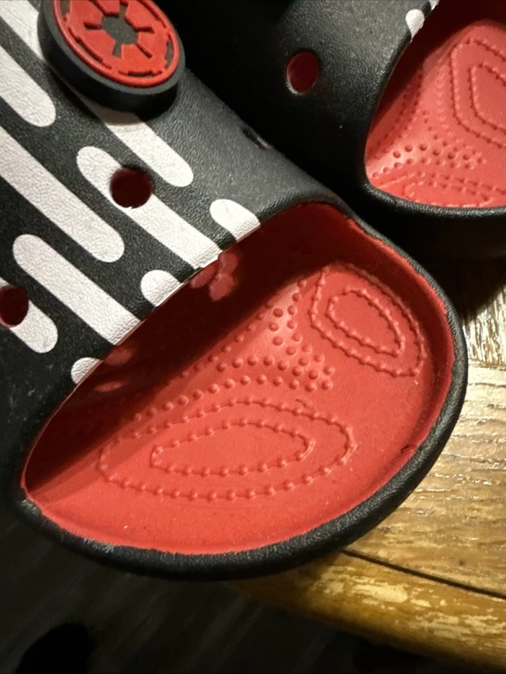 CROCS SANDALS DARTH VADER SLIDE V2 Men 8 / Women 10 STAR WARS Rarely Worn - Image 3 of 4