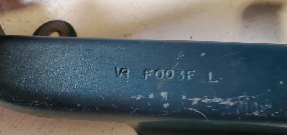 93-02 Firebird Trans Am Camaro LH capó lateral del conductor bisagra verde OEM Foto 3 de 4