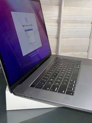 2016 Macbook Pro 15 inch w/ Touch Bar, 16 GB RAM 256 GB SSD