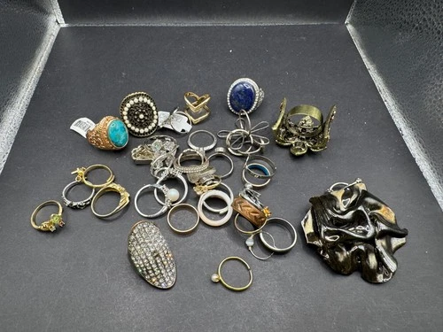 Vintage Lot Of Costume Jewelry Ring Gold & Silver Tone Rhinestone Cocktail