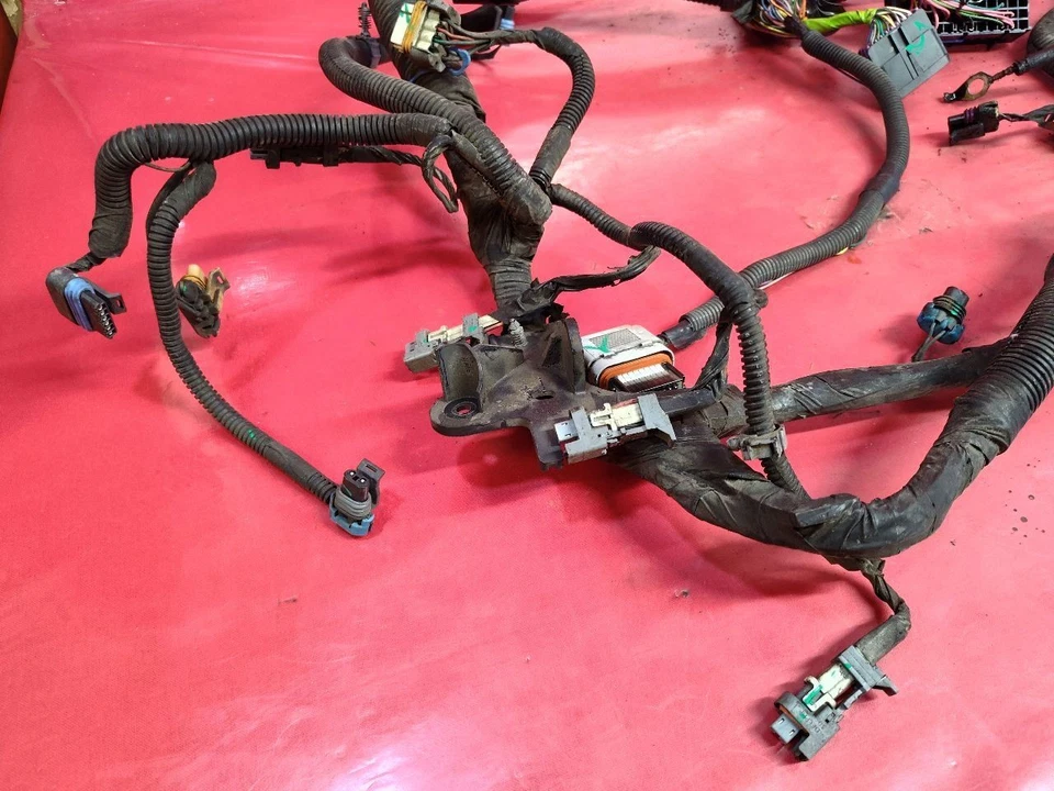 2002 Cadillac Escalade EXT 6.0L V8 Auto Trans Engine Wiring Harness COMPLETE - Image 2 of 4
