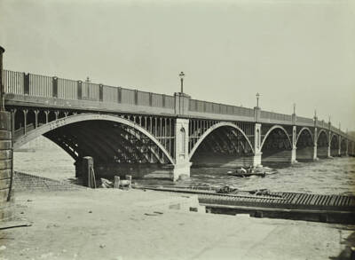 Old Vauxhall Bridge, London, 1903. View from Westminster of the old- Old Photo