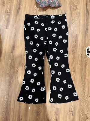 UNIQUE VINTAGE PLUS Size 3X Black Daisy Print Flared Pants Back Pockets New 