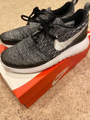 nike roshe run black oreo