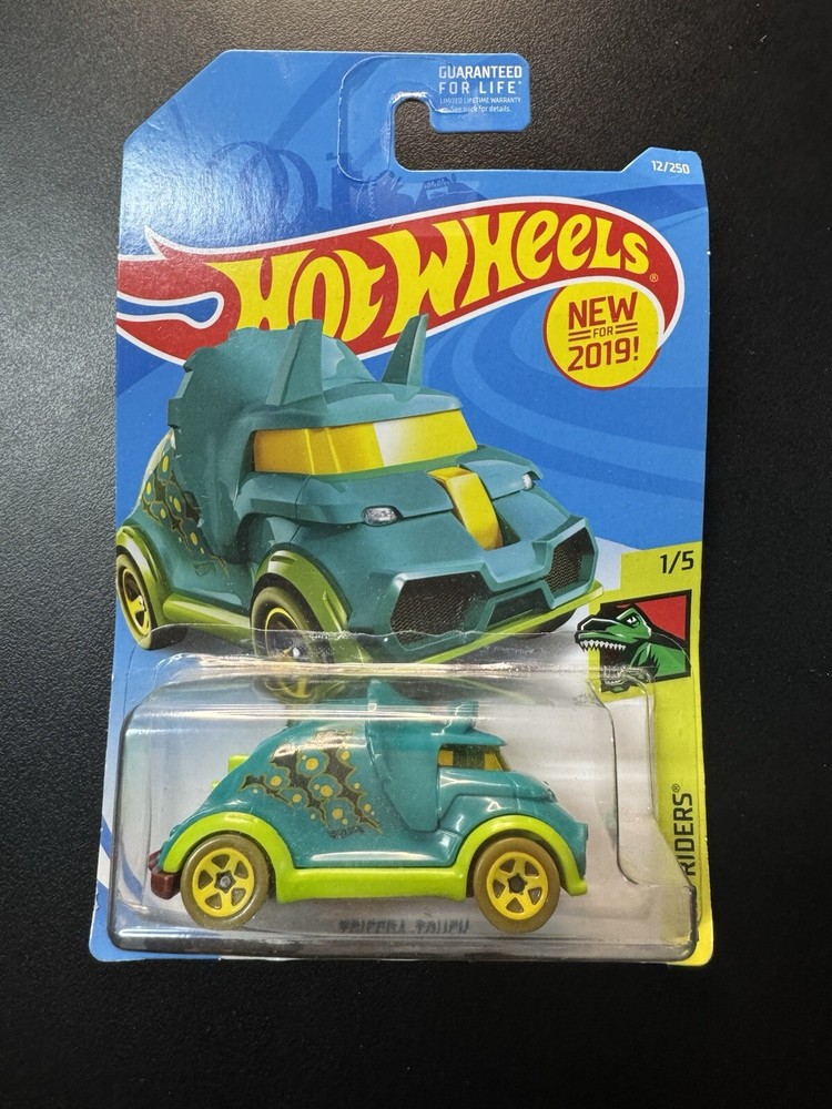 Tricera Truck Dino Riders 1/5 Hot Wheels