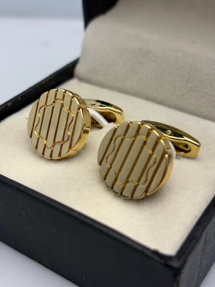 Montblanc Gold Cufflinks – Sophisticated Style for Business, Wedding, or Gifting - Image 2 of 4