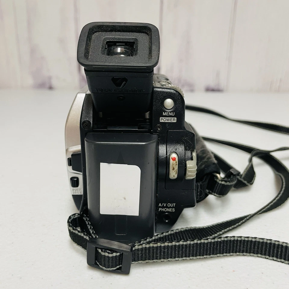 Panasonic PV-DV520 Silver 700X Digital Zoom Handheld Mini DV Palmcorder - Image 4 of 4