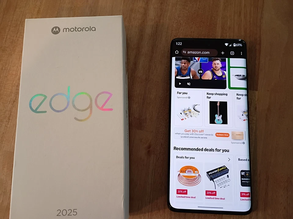  Motorola Edge 2025 256 GB visible bloqueado - PANTONE Deep Forest Foto 2 de 4