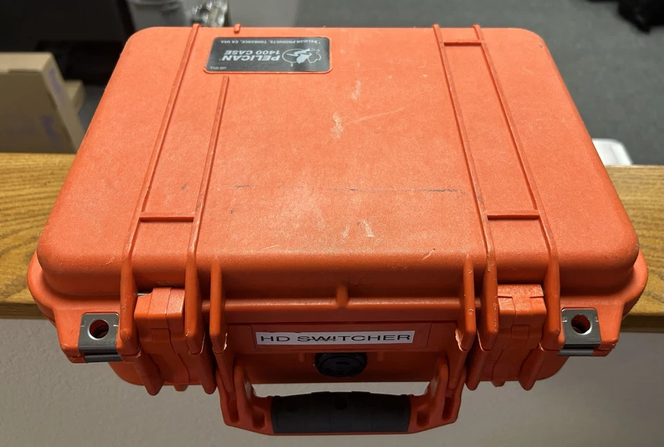 Panasonic Compact Live Switcher AW-HS50N con estuche de transporte y alimentación Foto 4 de 4