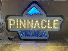PINNACLE VODKA LED LIGHT UP BACK BAR SIGN GAME ROOM MAN CAVE LIQUOR BEER MIB